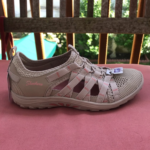 Women’s Skechers 5.5 . - Picture 2 of 8